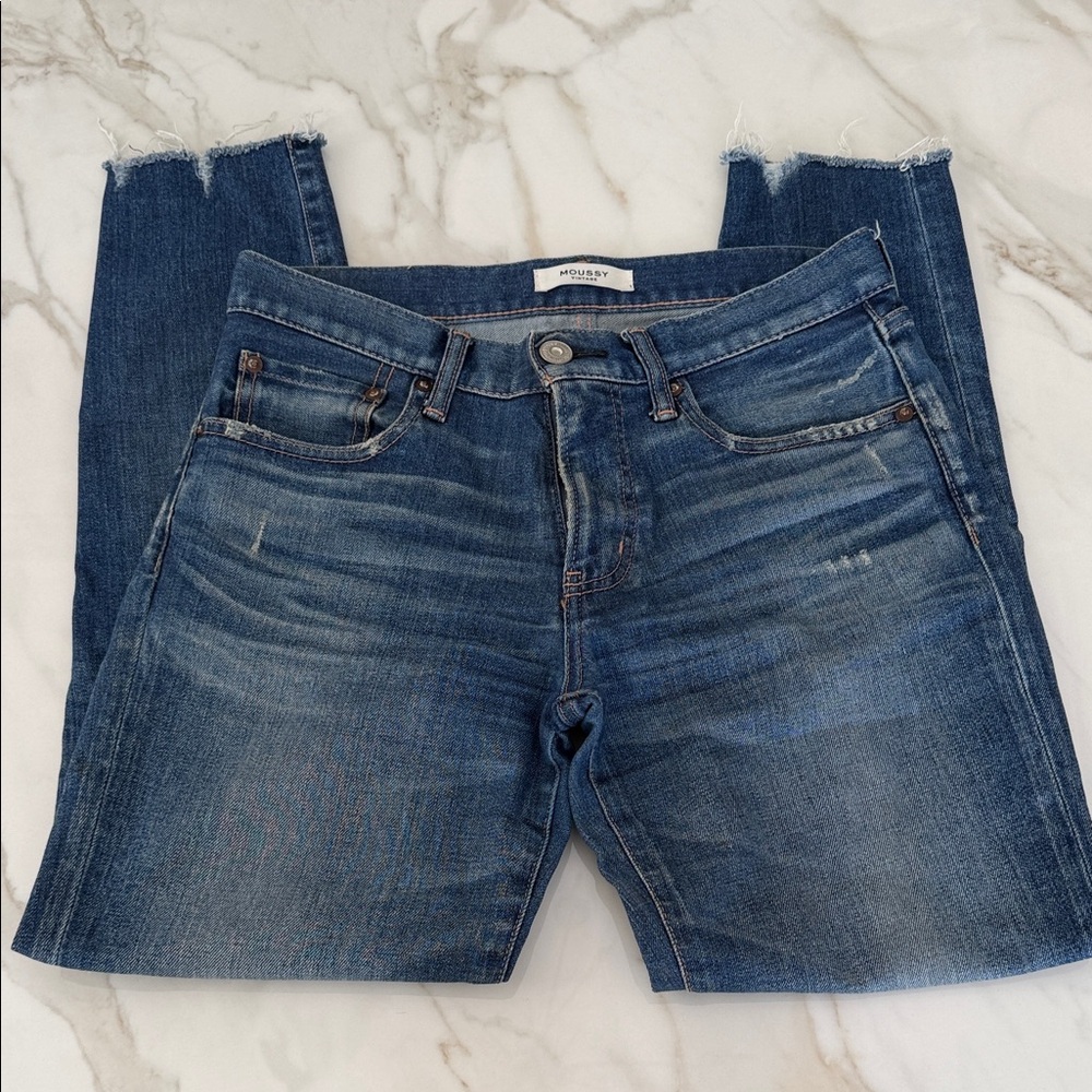 Moussy Women's Medium Wash Skinny Jeans with Frayed Hem